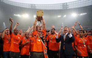 9f82a434268e36c709ed438d469996dc-getty-fbl-ukraine-shakhtar-cup-300x191.jpg