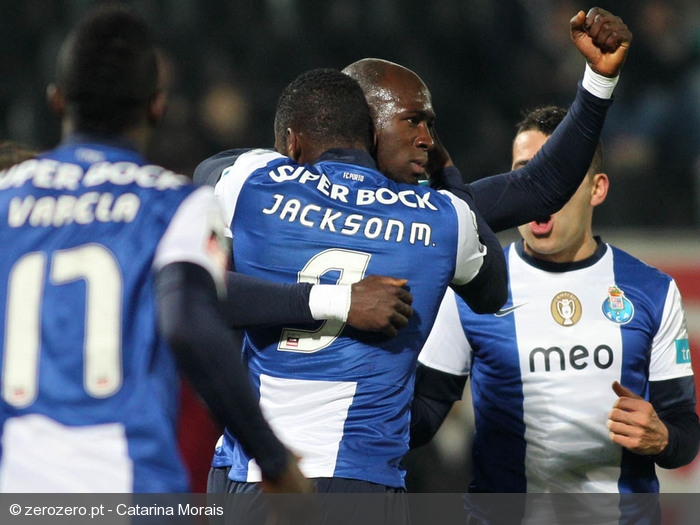 126882_galeria_v_guimaraes_v_fc_porto_liga_zon_sagres_j17_2012_13.jpg