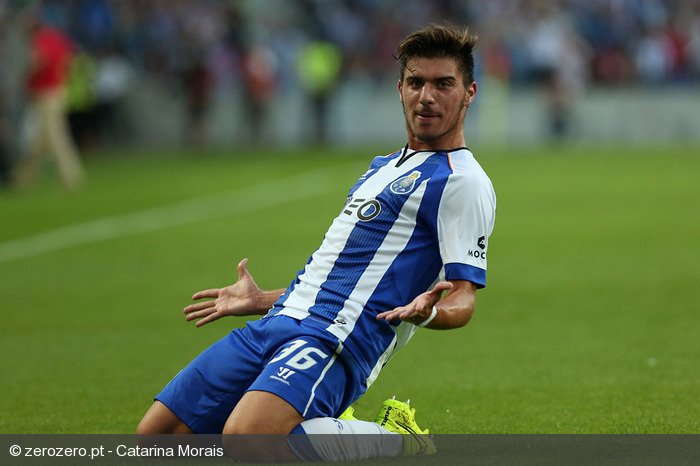 210446_galeria_fc_porto_v_maritimo_primeira_liga_j1_2014_2015.jpg